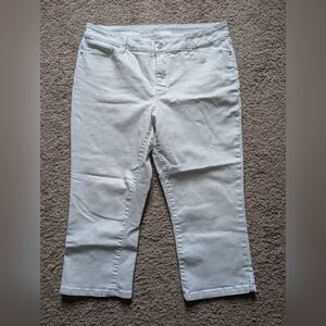 St. John’s Bay Mid Rise Capri Shaping Jeans Women’s Size 14